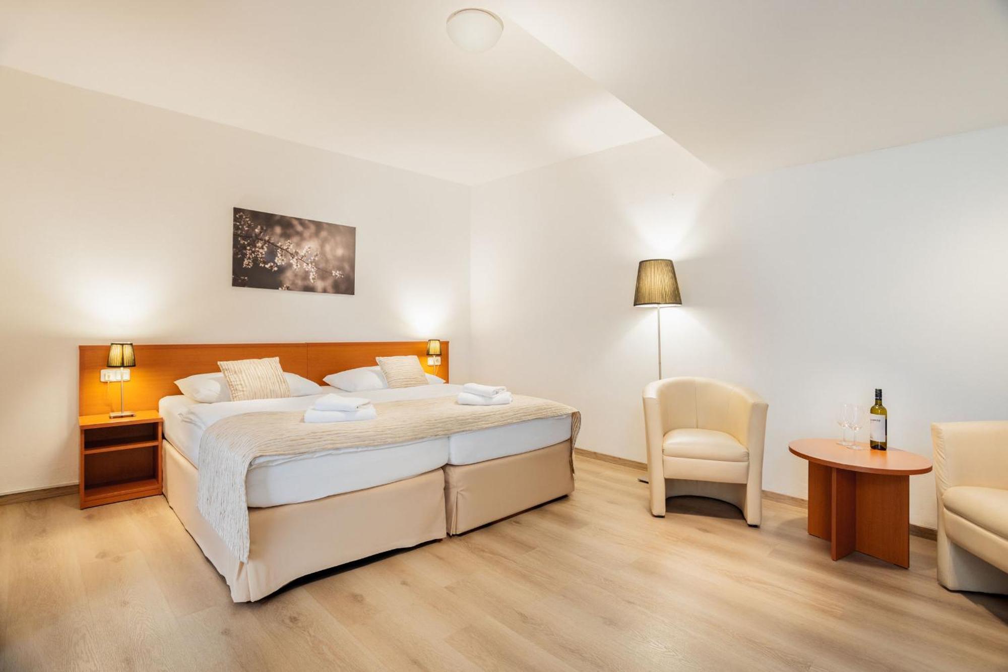Wine Wellness Hotel Amande Густопече Экстерьер фото